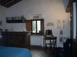 Our bedroom with the ‘cat window’ at Fagiolari.
